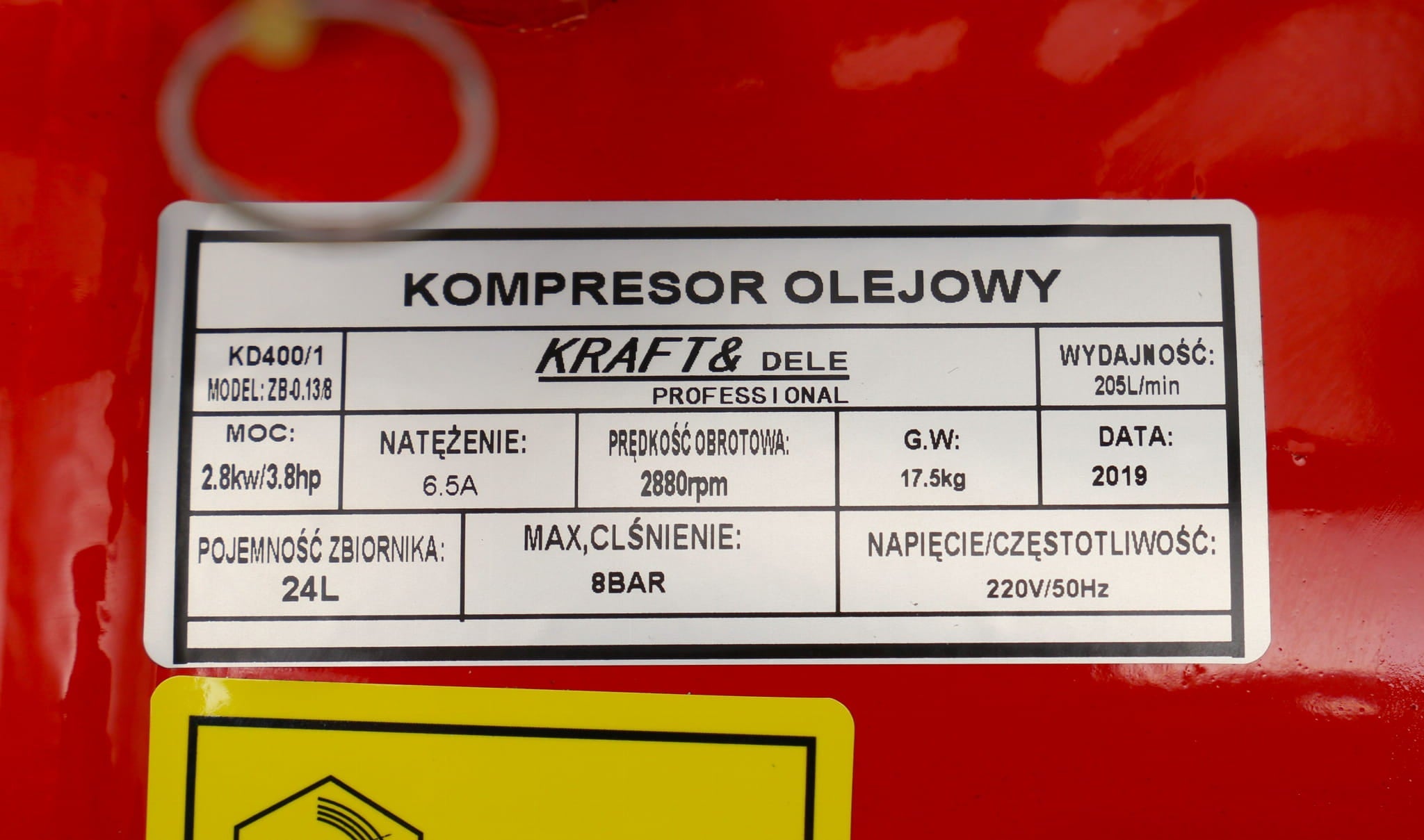OLAJKOMPRESSZOR Kraft&Dele® 24L + PNEUMATIKUS KÉSZLET 8U1